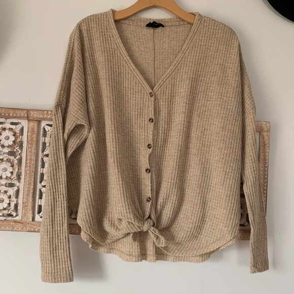 Urban Outfitters Tops - ❗️LAST CHANCE❗️Urban Outfitters Button Up Thermal